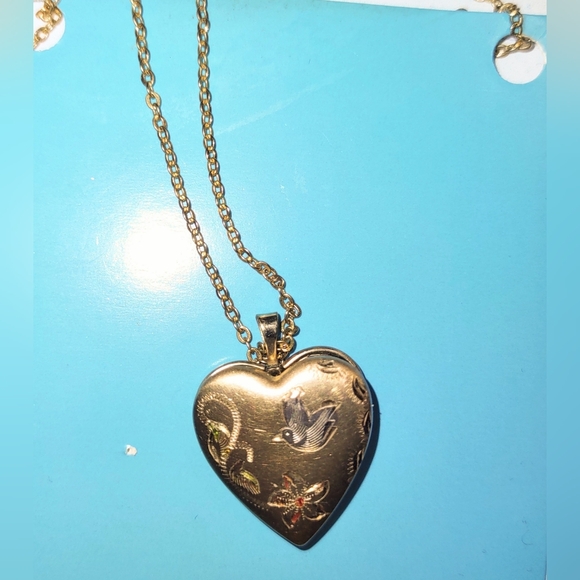 Gold Vintage Locket Photo Pendant w/ Floral Dove Motif - Picture 2 of 13